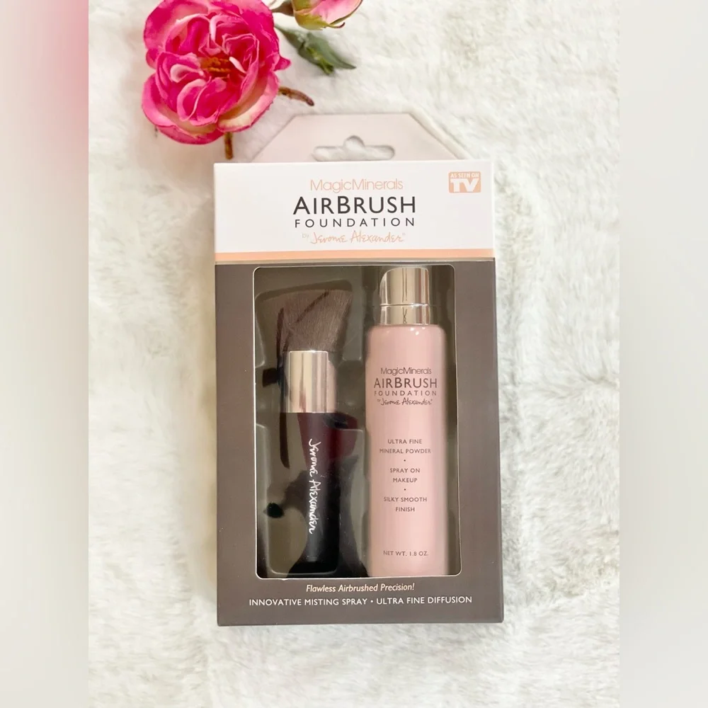 New with tags MAGIC MINERAL AIRBRUSH FOUNDATION With Kabuki Brush to buff, blend